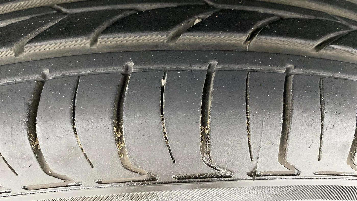 2015 Maruti Swift Dzire VXI, Petrol, Manual, 52,274 km, Left Rear Tyre Tread