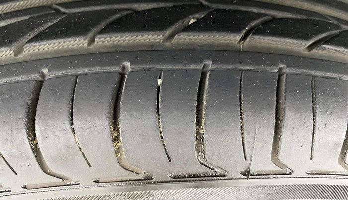 2015 Maruti Swift Dzire VXI, Petrol, Manual, 52,274 km, Left Rear Tyre Tread