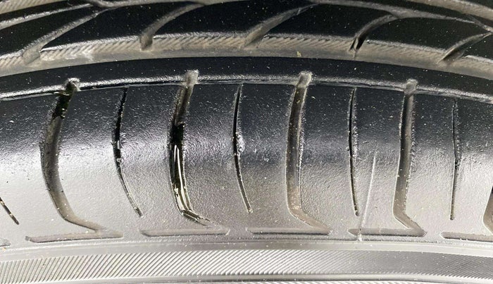 2015 Maruti Swift Dzire VXI, Petrol, Manual, 52,274 km, Right Rear Tyre Tread