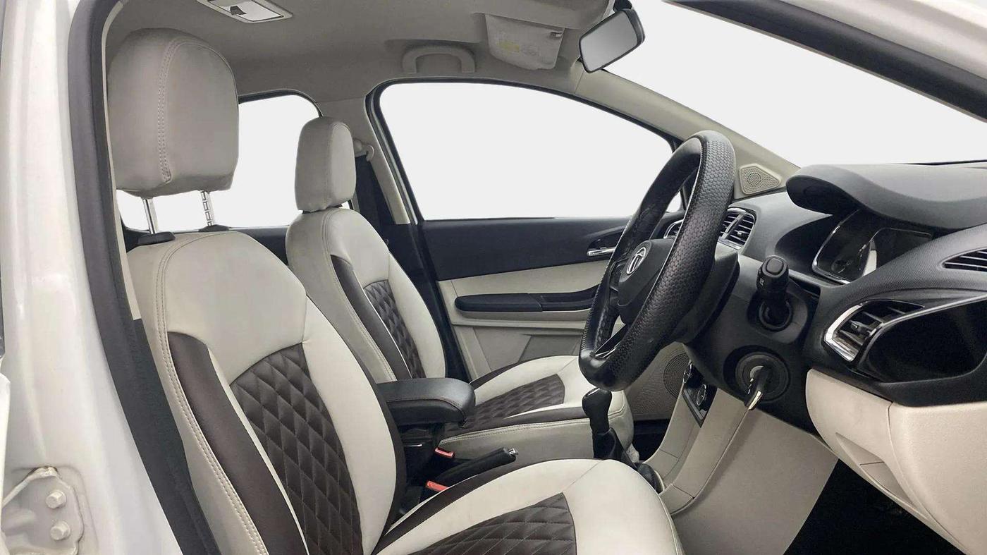 2022 Tata Tiago XZ PLUS CNG, CNG, Manual, 76,301 km, Right Side Front Door Cabin