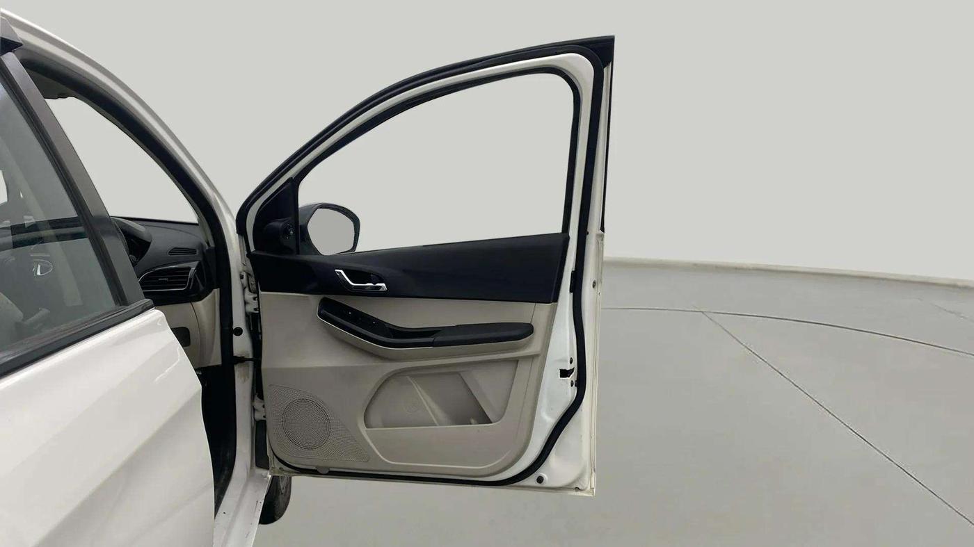 2022 Tata Tiago XZ PLUS CNG, CNG, Manual, 76,301 km, RHS Front Door