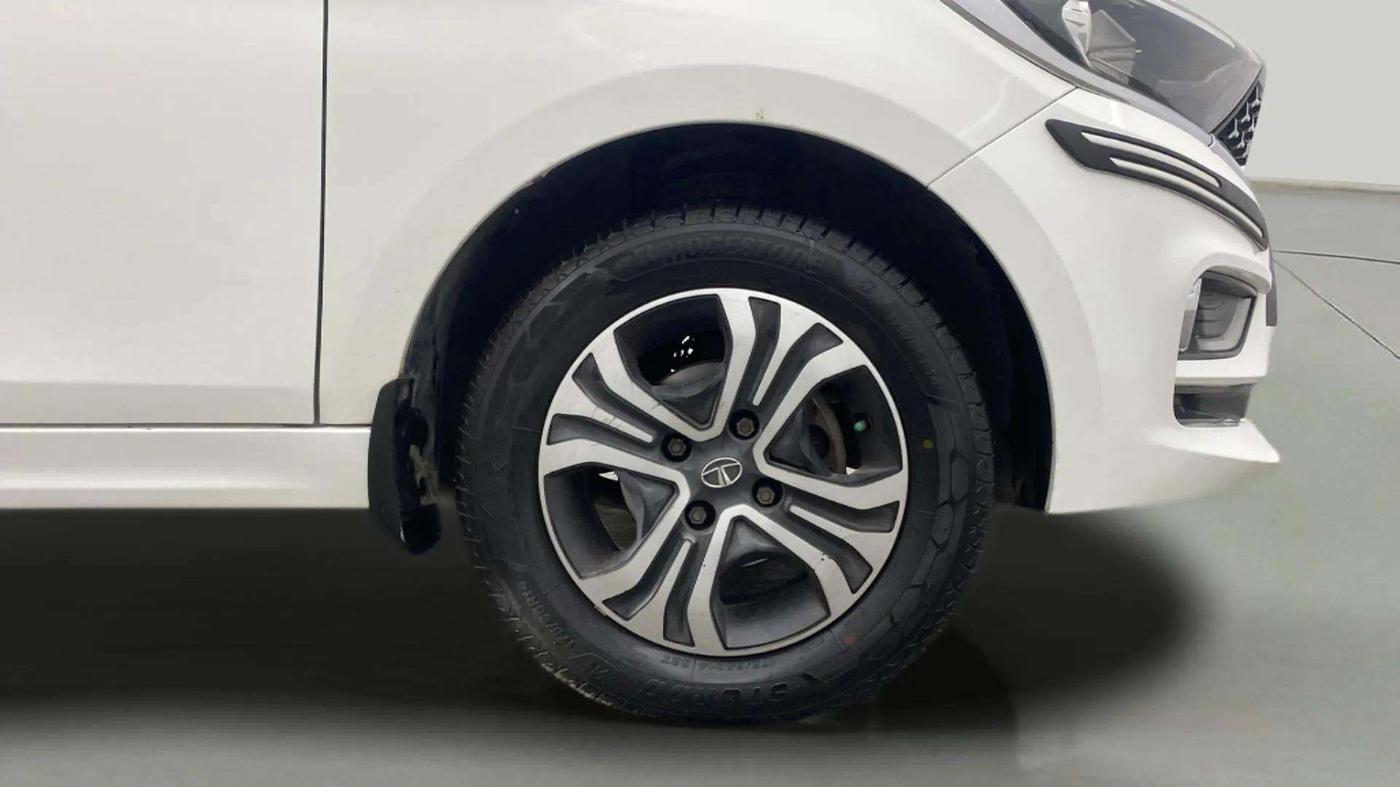2022 Tata Tiago XZ PLUS CNG, CNG, Manual, 76,301 km, Right Front Wheel