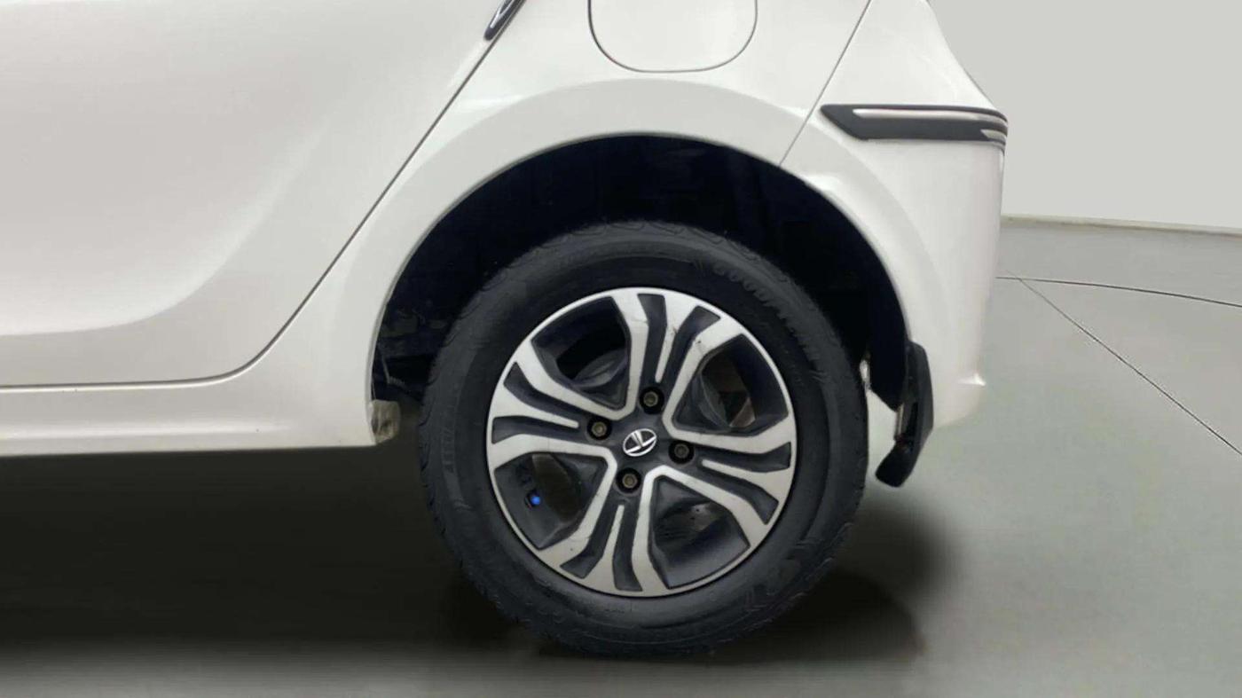 2022 Tata Tiago XZ PLUS CNG, CNG, Manual, 76,301 km, Left Rear Wheel