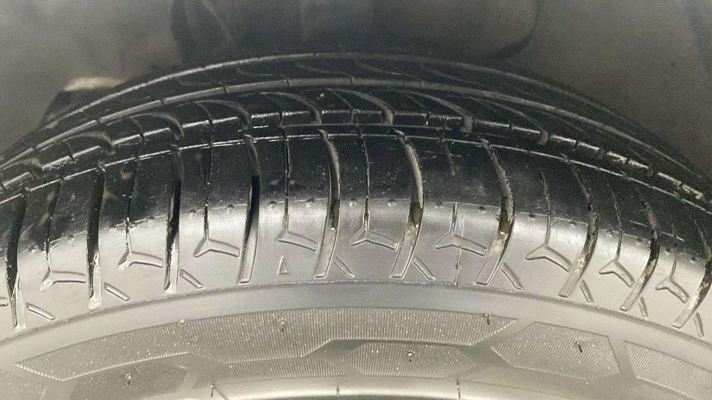 2022 Tata Tiago XZ PLUS CNG, CNG, Manual, 76,301 km, Left Front Tyre Tread