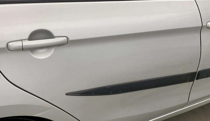 2015 Maruti Ciaz VXI+, Petrol, Manual, 73,548 km, Right rear door - Slightly dented