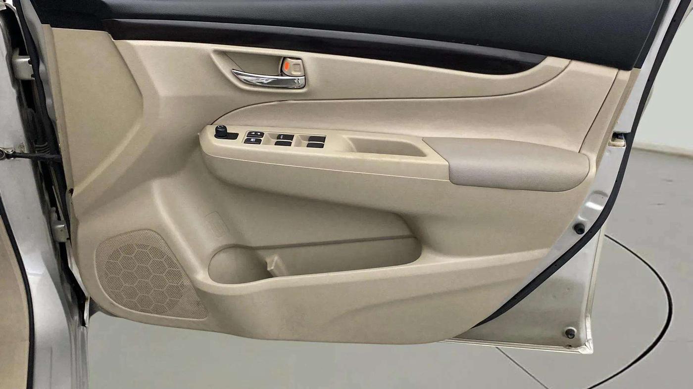 2015 Maruti Ciaz VXI+, Petrol, Manual, 73,632 km, Driver Side Door Panels Control