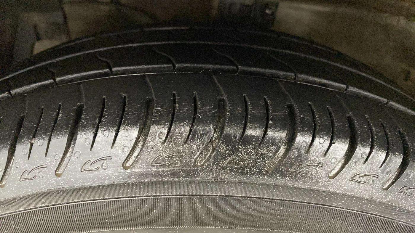 2015 Maruti Ciaz VXI+, Petrol, Manual, 73,632 km, Left Front Tyre Tread