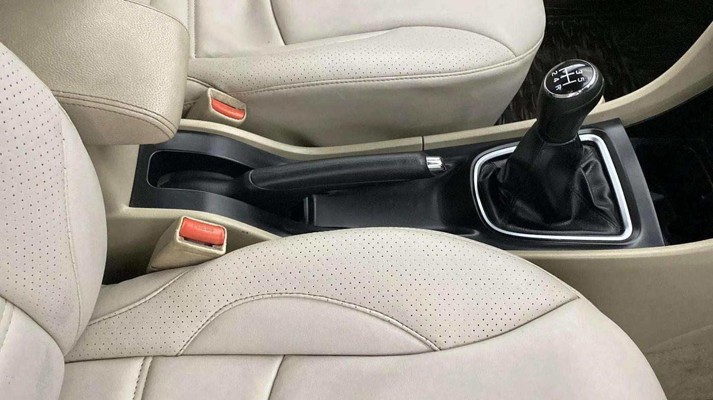 2015 Maruti Ciaz VXI+, Petrol, Manual, 73,632 km, Gear Lever