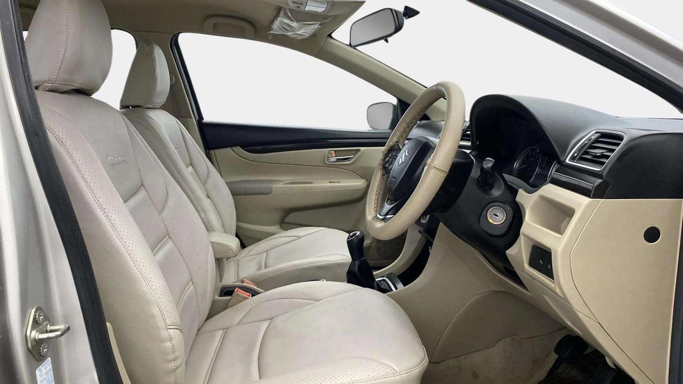 2015 Maruti Ciaz VXI+, Petrol, Manual, 73,632 km, Right Side Front Door Cabin