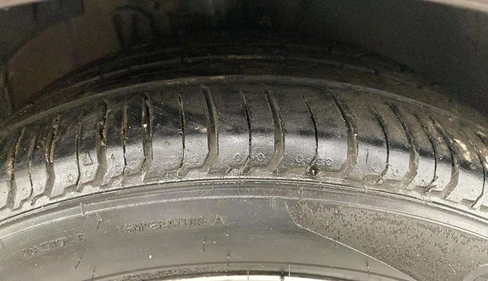 2019 Volkswagen Polo HIGHLINE PLUS 1.0, Petrol, Manual, 1,11,111 km, Right Front Tyre Tread