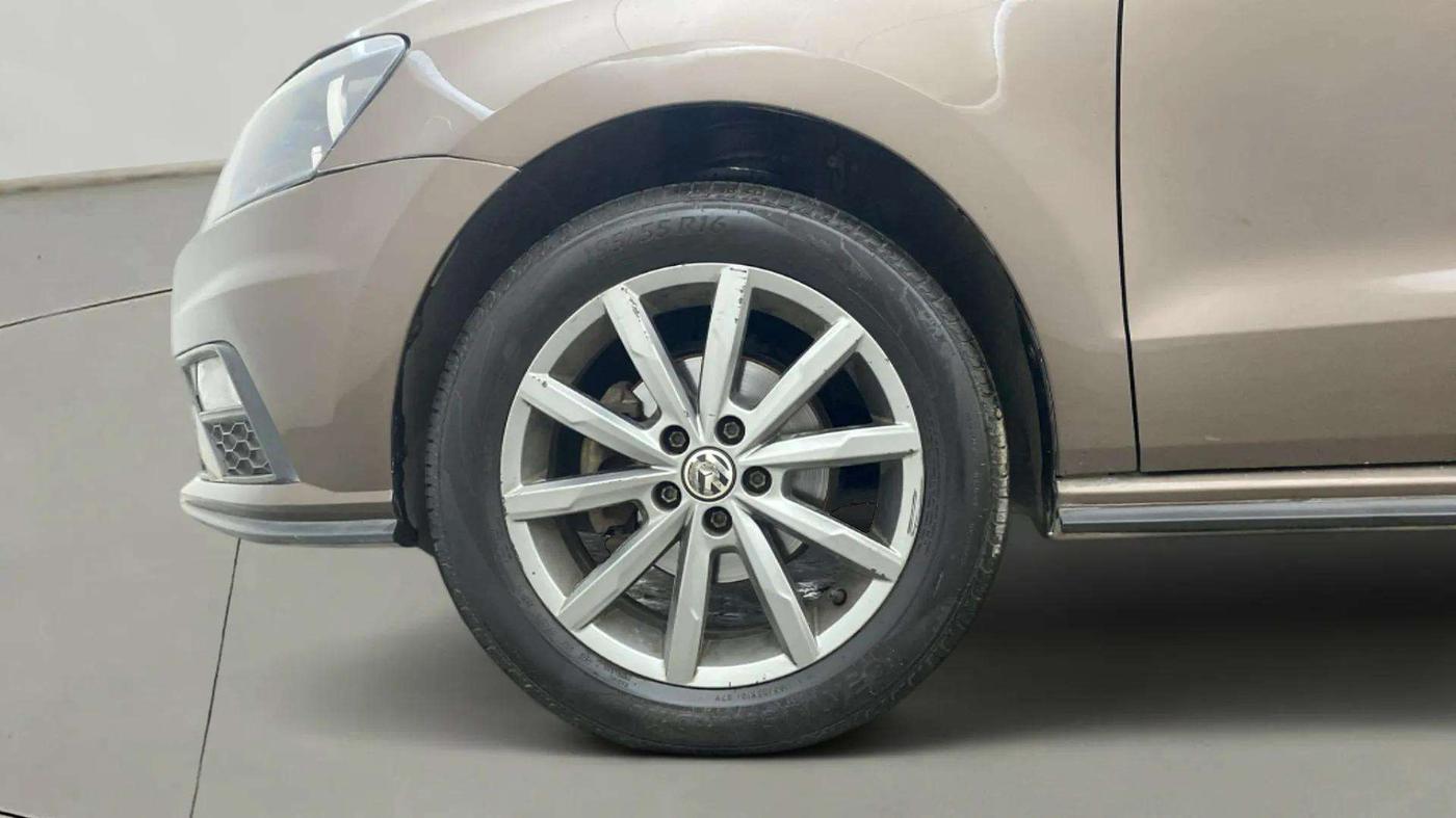 2019 Volkswagen Polo HIGHLINE PLUS 1.0, Petrol, Manual, 56,719 km, Left Front Wheel