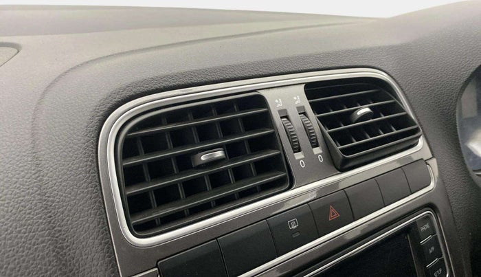 2019 Volkswagen Polo HIGHLINE PLUS 1.0, Petrol, Manual, 1,11,111 km, AC Unit - Front vent has minor damage