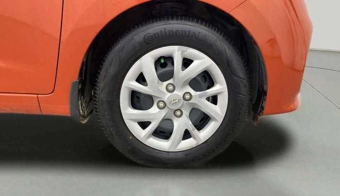 2017 Hyundai Grand i10 MAGNA AT 1.2 KAPPA VTVT, Petrol, Automatic, 45,001 km, Right Front Wheel