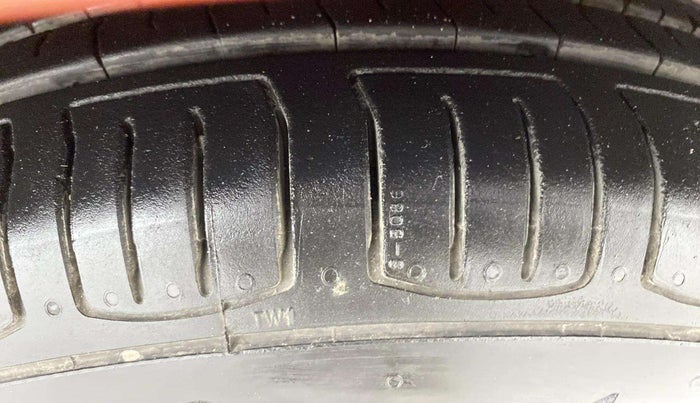 2017 Hyundai Grand i10 MAGNA AT 1.2 KAPPA VTVT, Petrol, Automatic, 45,001 km, Right Front Tyre Tread