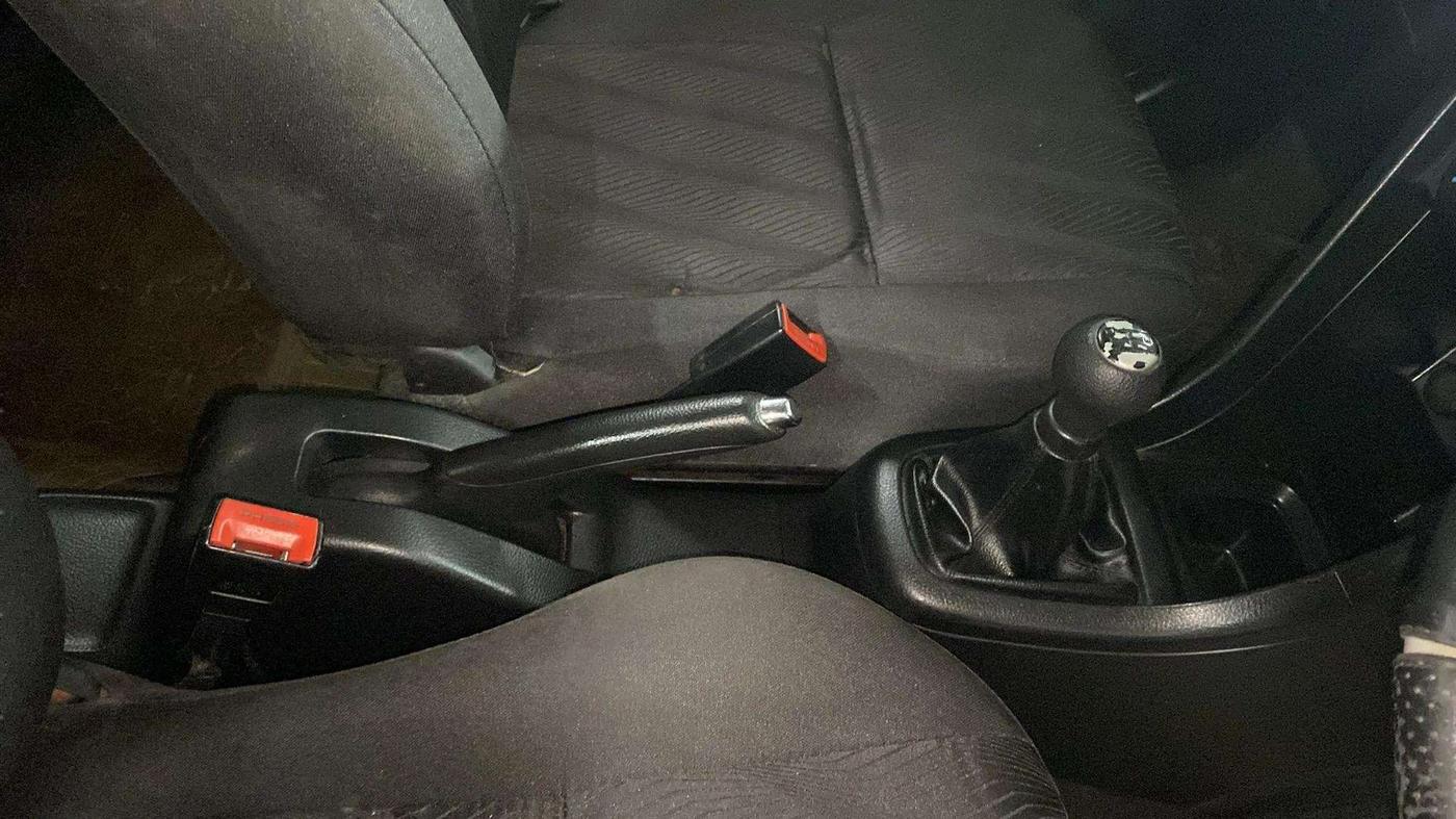2013 Maruti Swift VXI, Petrol, Manual, 86,404 km, Gear Lever