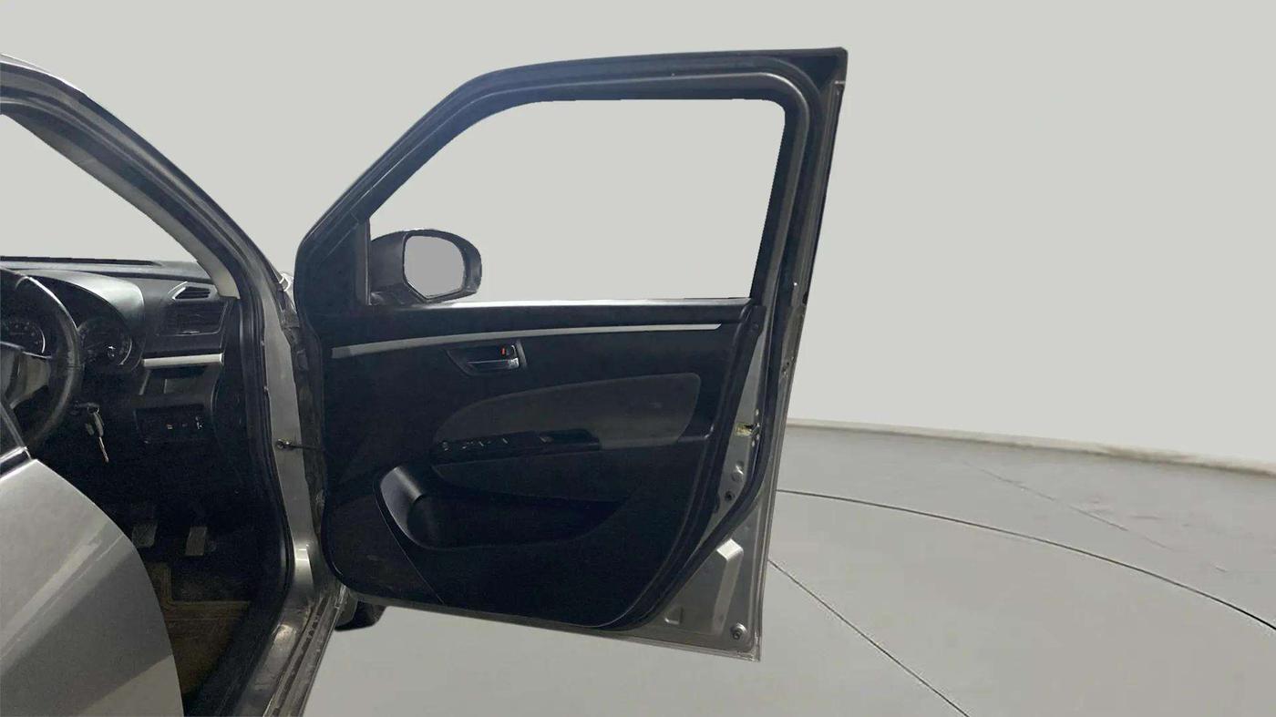 2013 Maruti Swift VXI, Petrol, Manual, 86,404 km, RHS Front Door
