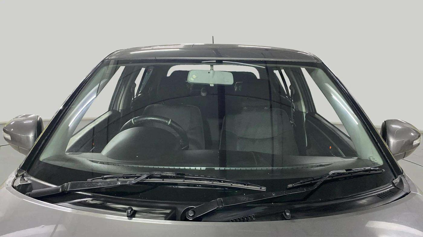 2013 Maruti Swift VXI, Petrol, Manual, 86,404 km, Front Windshield