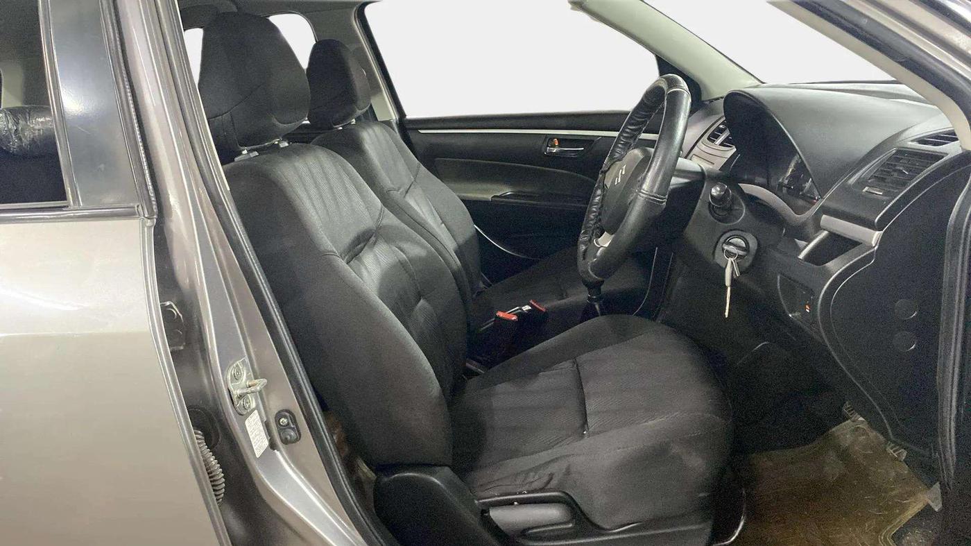 2013 Maruti Swift VXI, Petrol, Manual, 86,404 km, Right Side Front Door Cabin