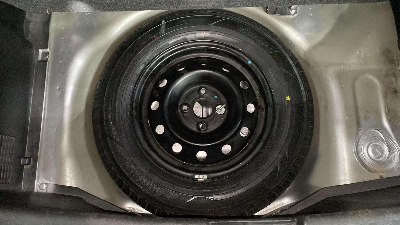 2013 Maruti Swift VXI, Petrol, Manual, 86,404 km, Spare Tyre