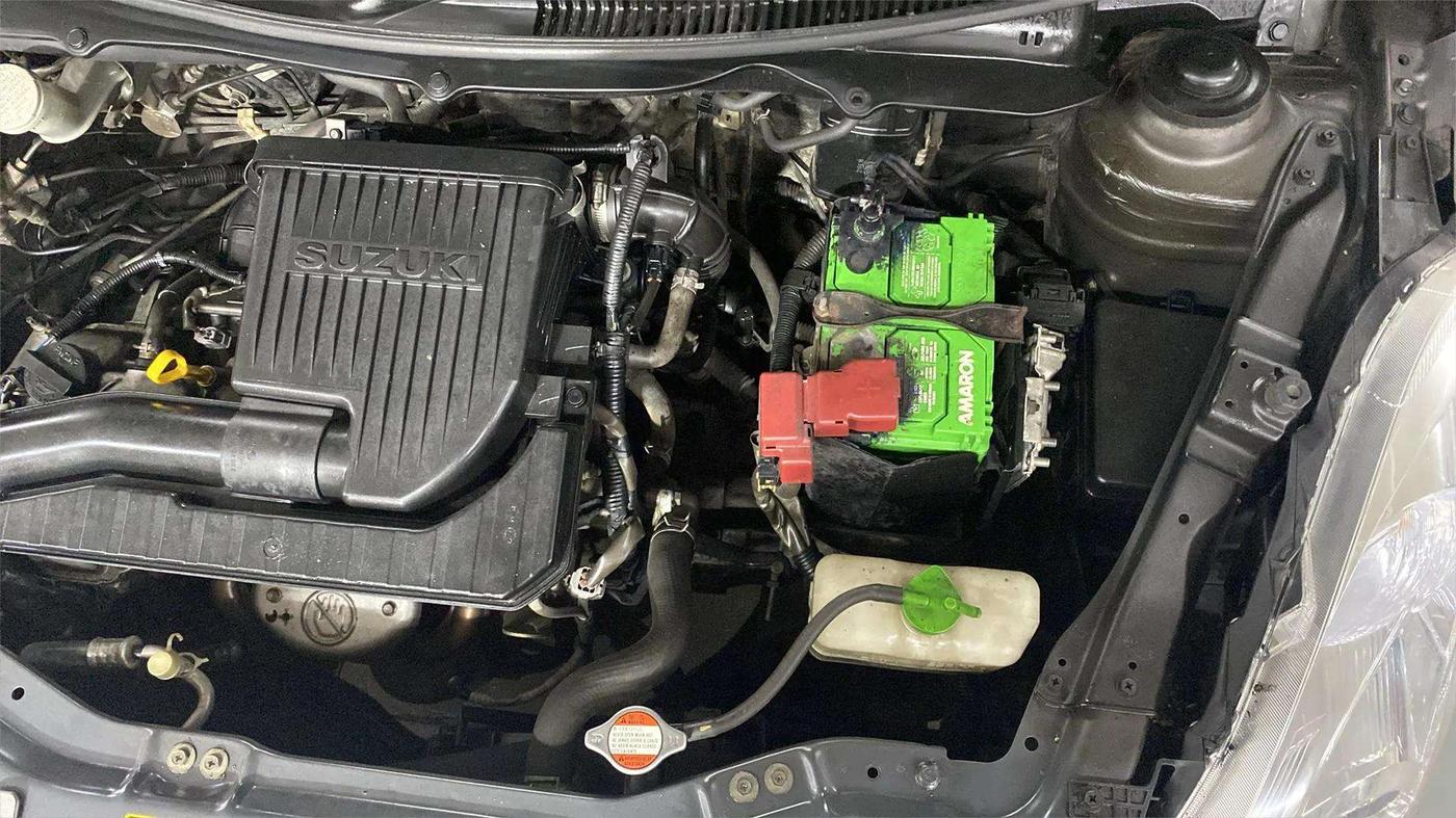 2013 Maruti Swift VXI, Petrol, Manual, 86,404 km, Engine View - Left