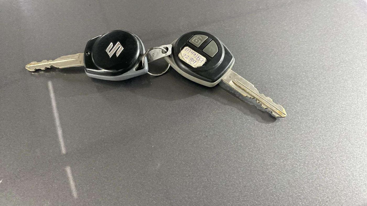 2013 Maruti Swift VXI, Petrol, Manual, 86,404 km, Key Close Up