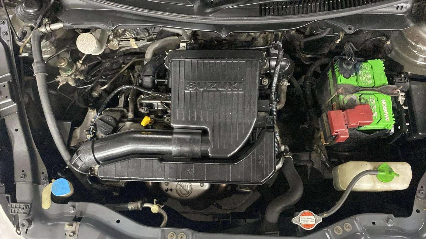 2013 Maruti Swift VXI, Petrol, Manual, 86,404 km, Engine View