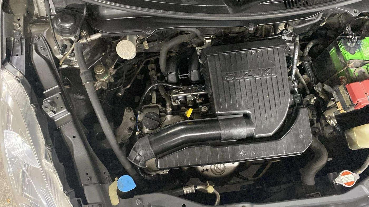 2013 Maruti Swift VXI, Petrol, Manual, 86,404 km, Engine View - Right