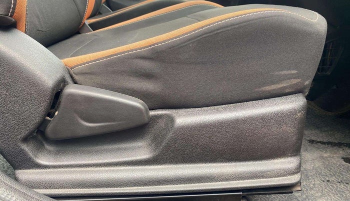 2020 Renault Kwid CLIMBER 1.0 AMT (O), Petrol, Automatic, 36,135 km, Driver Side Adjustment Panel