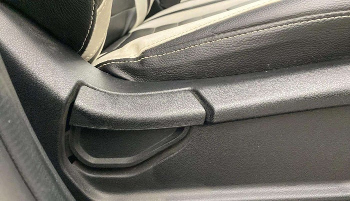 2020 Hyundai VENUE S 1.2, Petrol, Manual, 19,058 km, Driver Side Adjustment Panel
