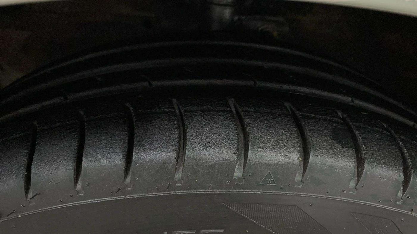 2018 Maruti Celerio VXI (O) CNG, CNG, Manual, 78,061 km, Left Front Tyre Tread