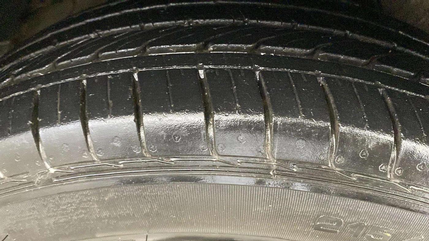 2020 MG HECTOR PLUS SHARP 1.5 PETROL TURBO DCT 6-STR, Petrol, Automatic, 40,758 km, Right Front Tyre Tread