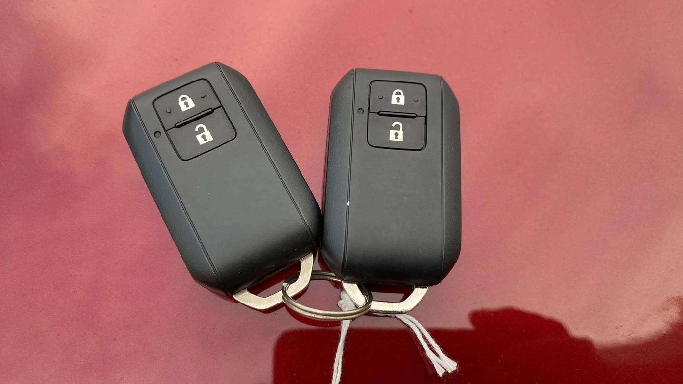 2024 Maruti FRONX ALPHA 1.0L TURBO MT DUAL TONE, Petrol, Manual, 3,605 km, Key Close Up