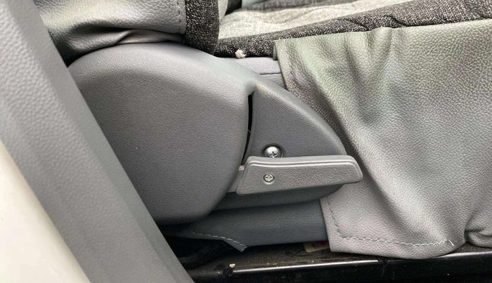 2015 Maruti Alto 800 LXI, Petrol, Manual, 4,379 km, Driver Side Adjustment Panel