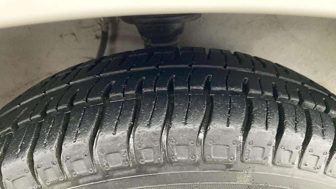 2015 Maruti Alto 800 LXI, Petrol, Manual, 4,379 km, Right Front Tyre Tread