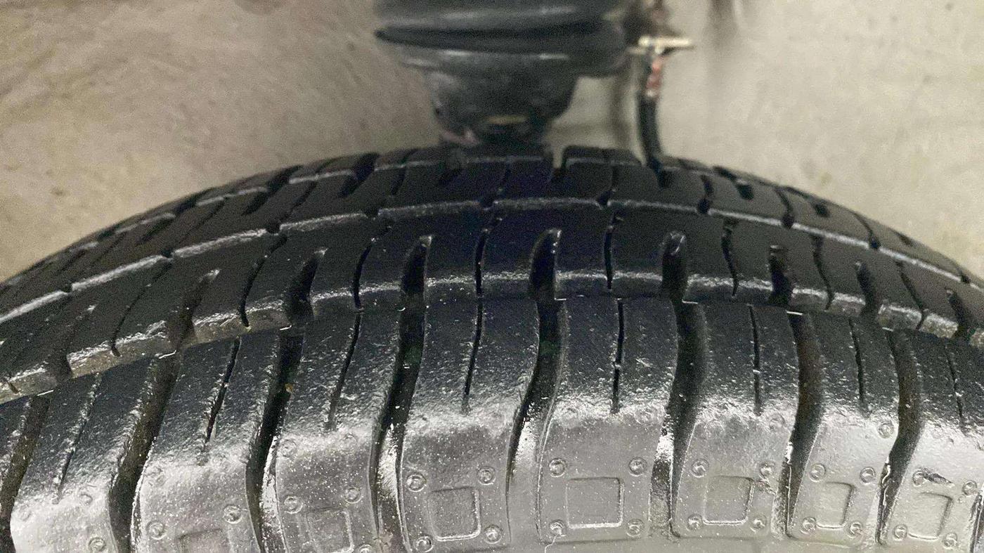 2015 Maruti Alto 800 LXI, Petrol, Manual, 4,379 km, Left Front Tyre Tread