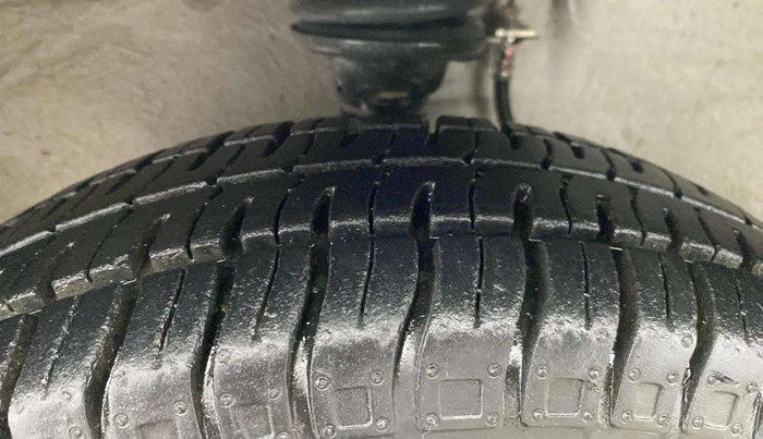 2015 Maruti Alto 800 LXI, Petrol, Manual, 4,379 km, Left Front Tyre Tread