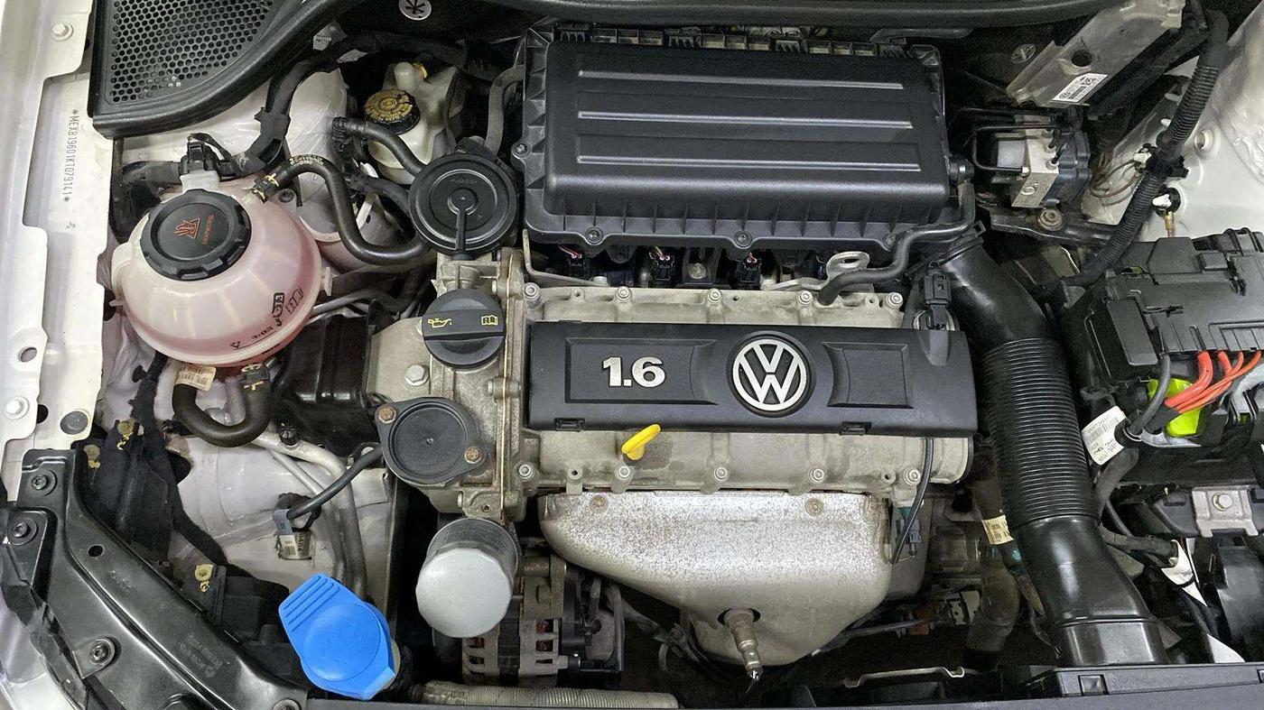 2019 Volkswagen Vento HIGHLINE 1.6 MPI, Petrol, Manual, 4,517 km, Engine View - Right
