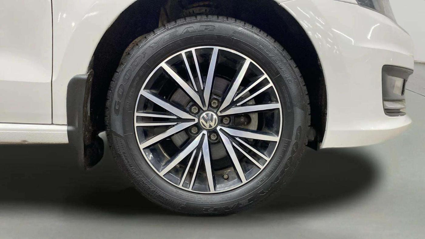 2019 Volkswagen Vento HIGHLINE 1.6 MPI, Petrol, Manual, 4,517 km, Right Front Wheel