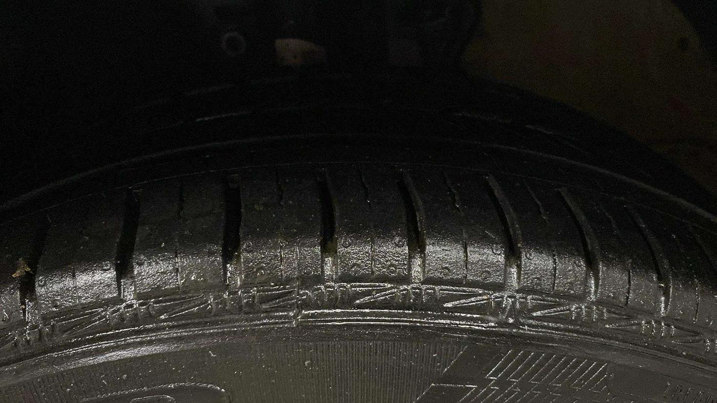2019 Volkswagen Vento HIGHLINE 1.6 MPI, Petrol, Manual, 4,517 km, Left Front Tyre Tread