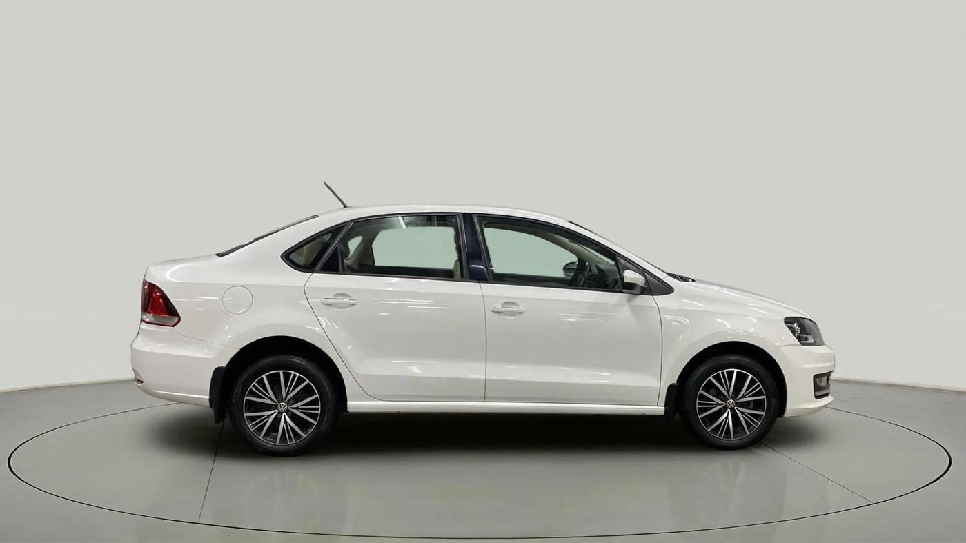 2019 Volkswagen Vento HIGHLINE 1.6 MPI, Petrol, Manual, 4,517 km, Right Side View