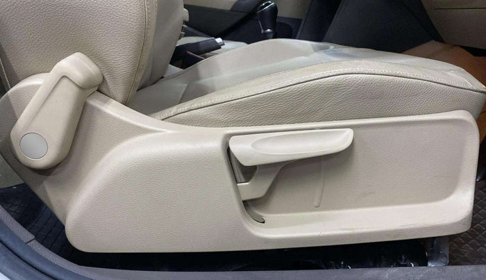 2019 Volkswagen Vento HIGHLINE 1.6 MPI, Petrol, Manual, 4,517 km, Driver Side Adjustment Panel