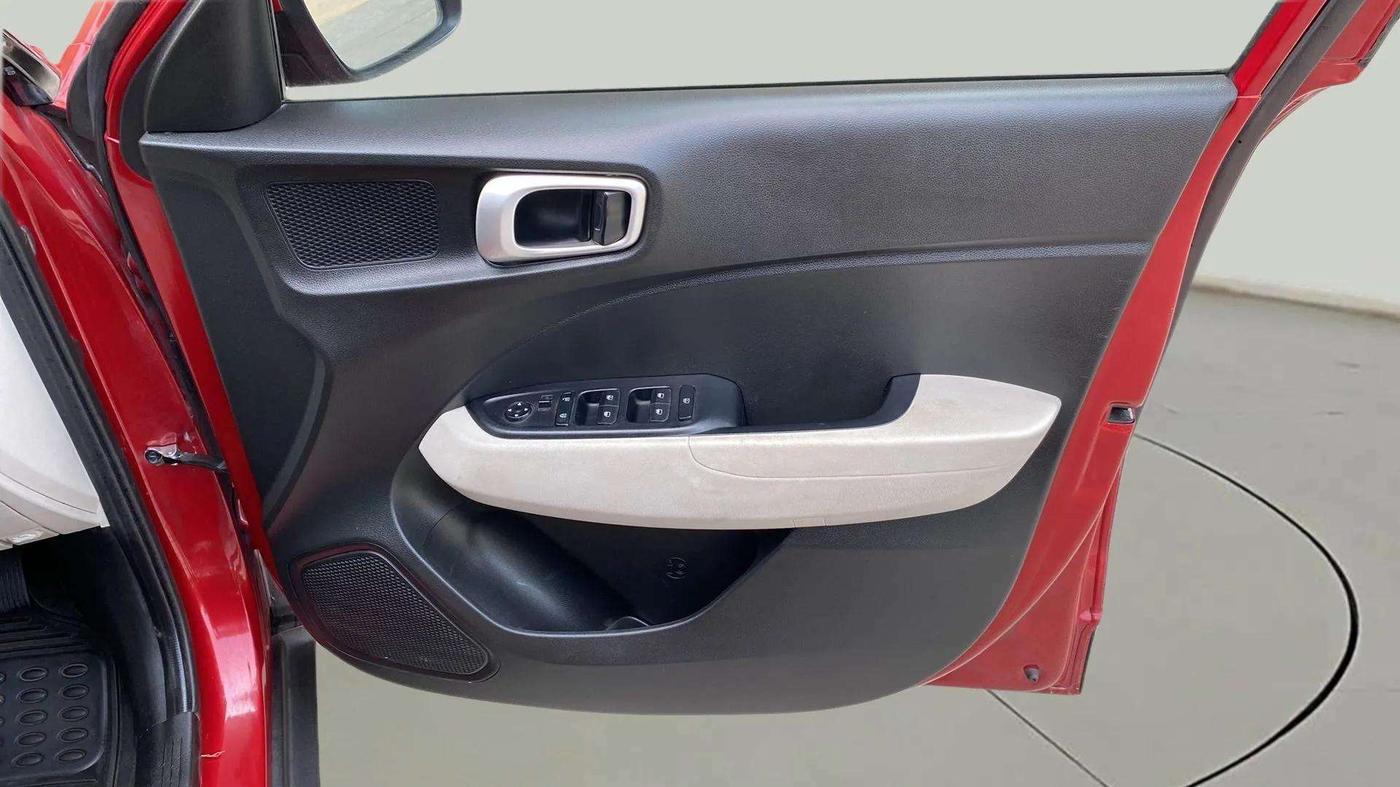 2022 Hyundai VENUE S PLUS 1.5 CRDI, Diesel, Manual, 33,569 km, Driver Side Door Panels Control