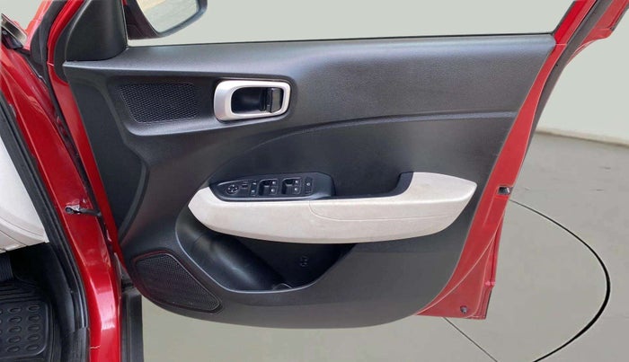 2022 Hyundai VENUE S PLUS 1.5 CRDI, Diesel, Manual, 33,537 km, Driver Side Door Panels Control