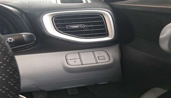 2022 Hyundai VENUE S PLUS 1.5 CRDI, Diesel, Manual, 33,537 km, AC Unit - Front vent has minor damage