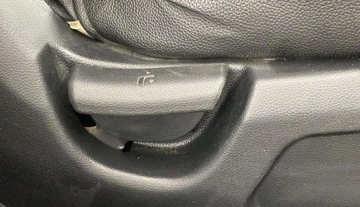 2018 Hyundai Elite i20 MAGNA EXECUTIVE 1.2, Petrol, Manual, 48,397 km, Driver Side Adjustment Panel