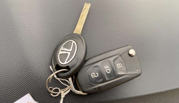 2021 Tata Tiago XT PETROL, Petrol, Manual, 31,594 km, Key Close Up