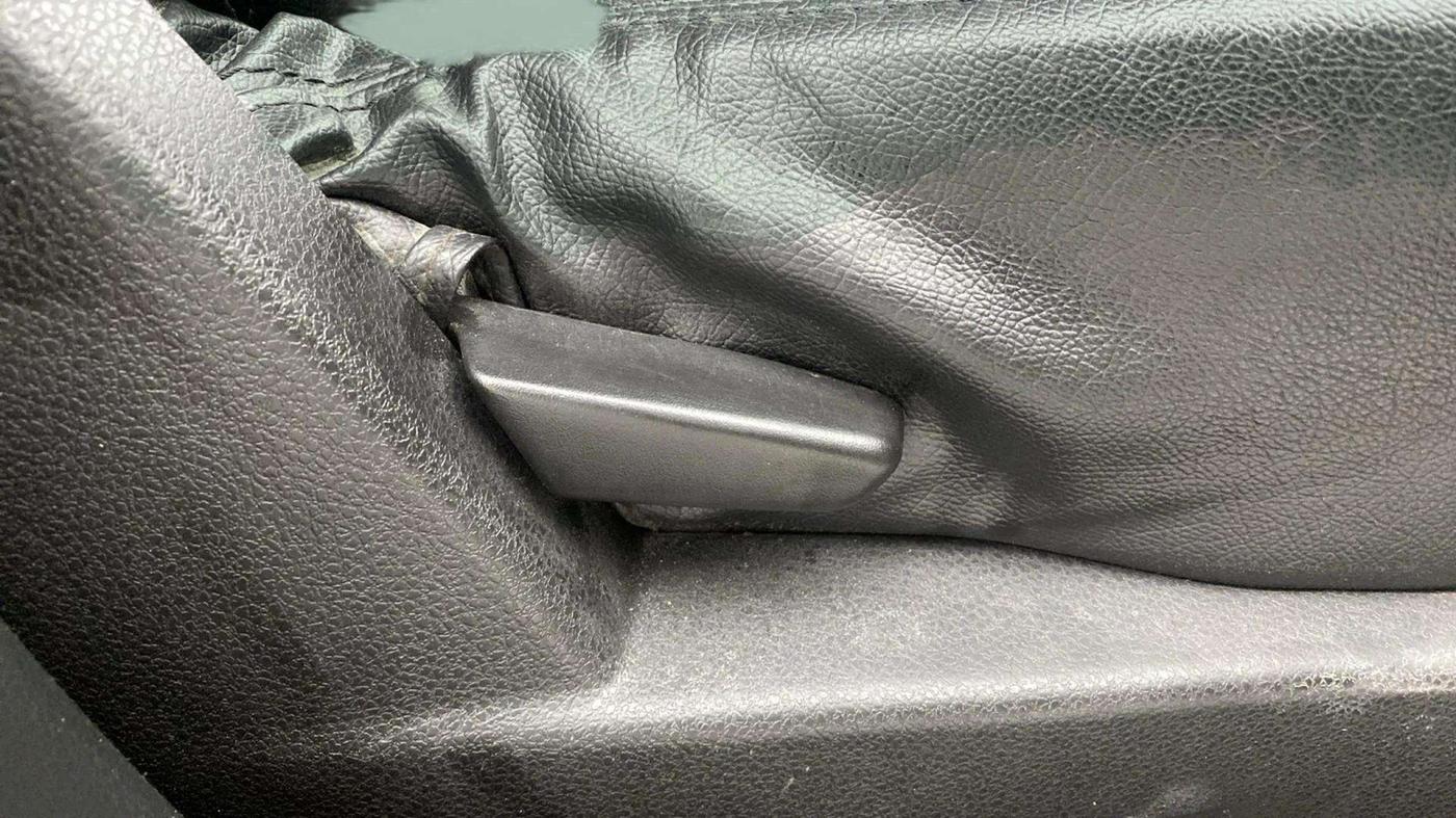 2017 Renault Duster RXS CVT, Petrol, Automatic, 42,921 km, Driver Side Adjustment Panel