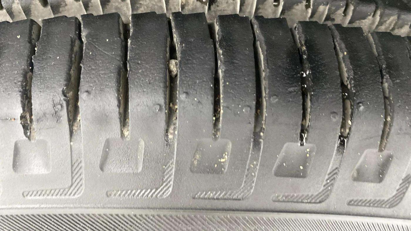 2017 Renault Duster RXS CVT, Petrol, Automatic, 42,921 km, Left Front Tyre Tread