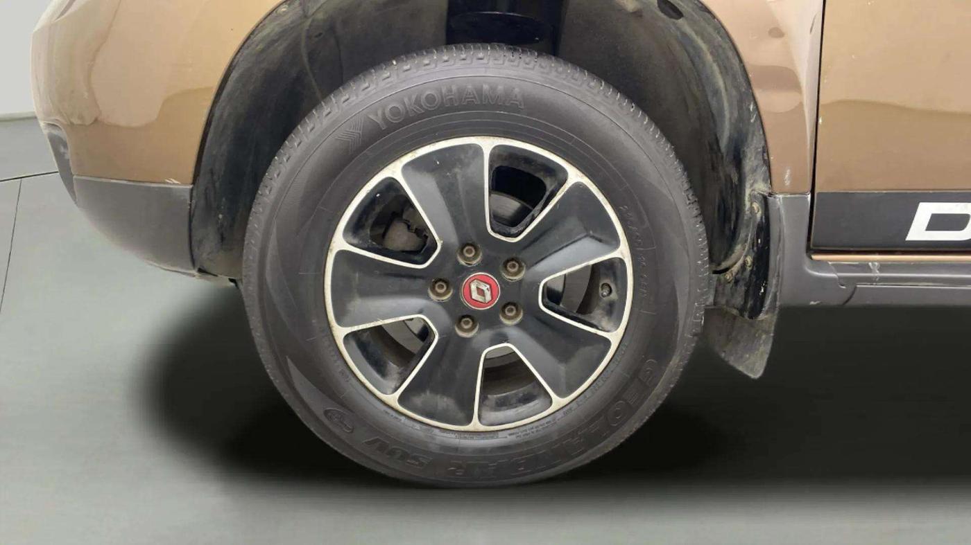 2017 Renault Duster RXS CVT, Petrol, Automatic, 42,921 km, Left Front Wheel