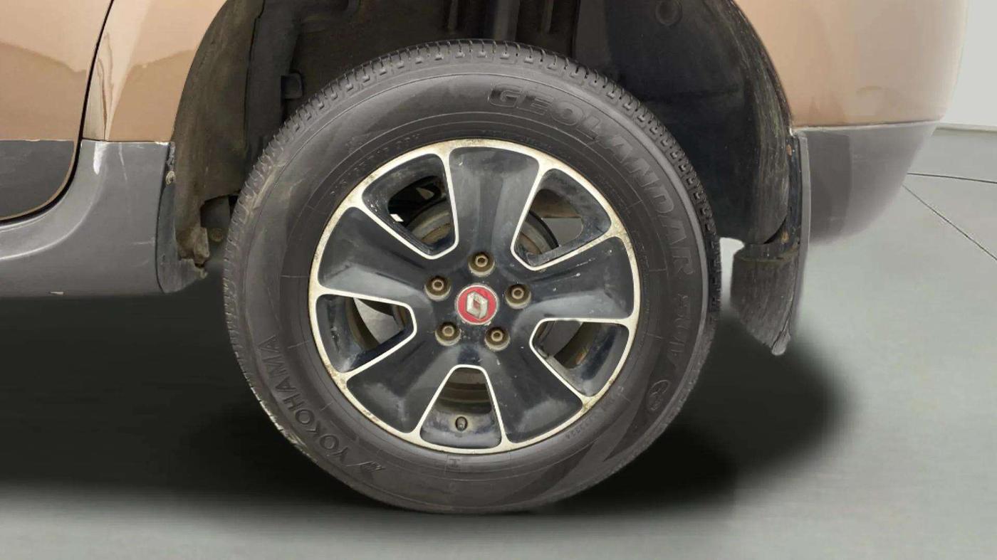 2017 Renault Duster RXS CVT, Petrol, Automatic, 42,921 km, Left Rear Wheel